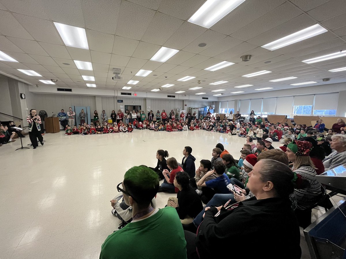 MsMaloney_PE's tweet photo. Congratulations to Ms. Terlaga and our students on a wonderful winter concert!! Everyone sounded amazing and looked like they had a blast!❄️☃️🎷🎤 @newsearles1 https://t.co/xbbTS8y9Ng