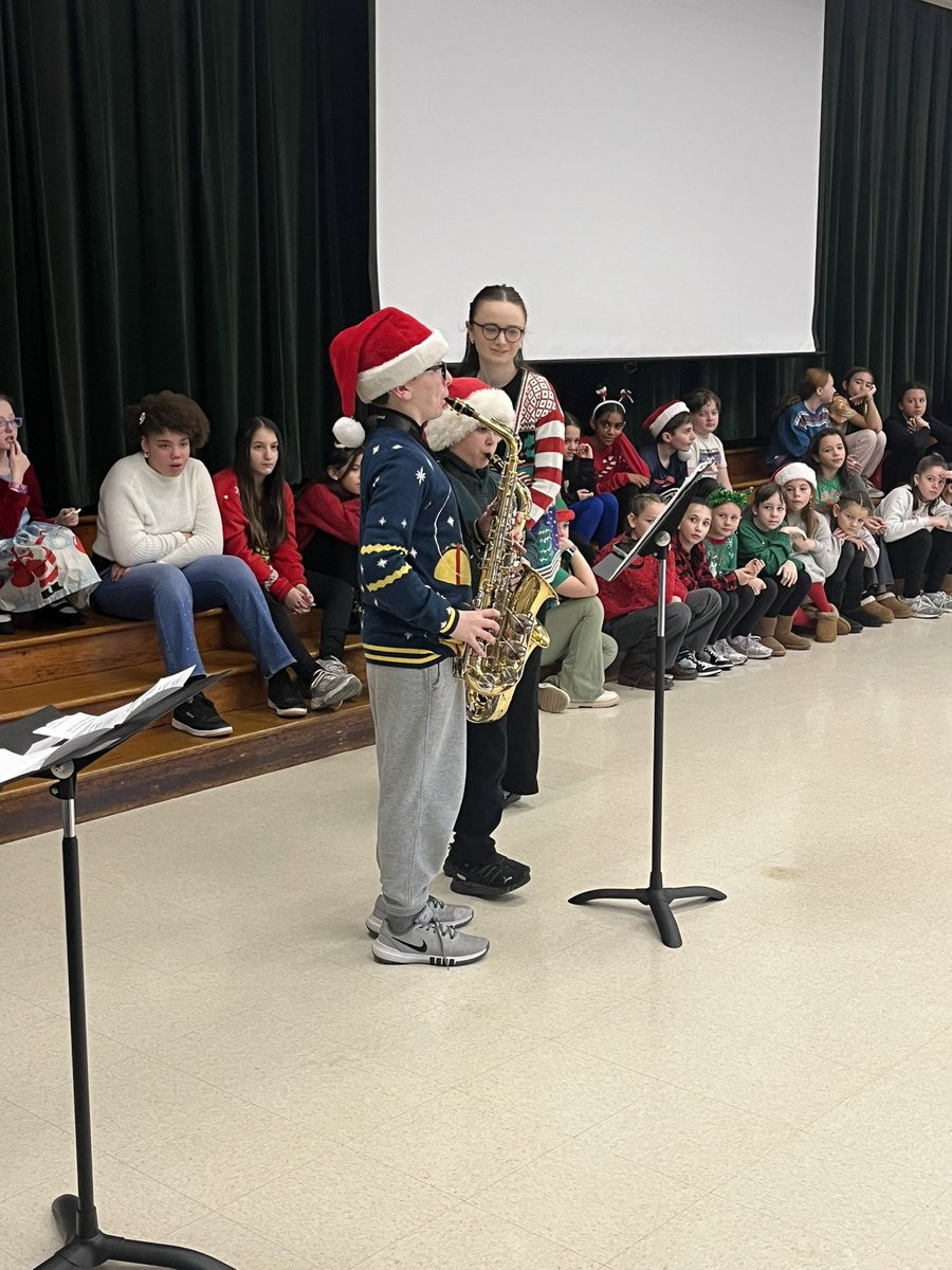 MsMaloney_PE's tweet photo. Congratulations to Ms. Terlaga and our students on a wonderful winter concert!! Everyone sounded amazing and looked like they had a blast!❄️☃️🎷🎤 @newsearles1 https://t.co/xbbTS8y9Ng