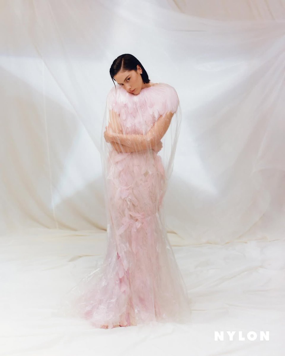 gracieabrams's tweet image. 👋 @nylonmag nylon.com/entertainment/…