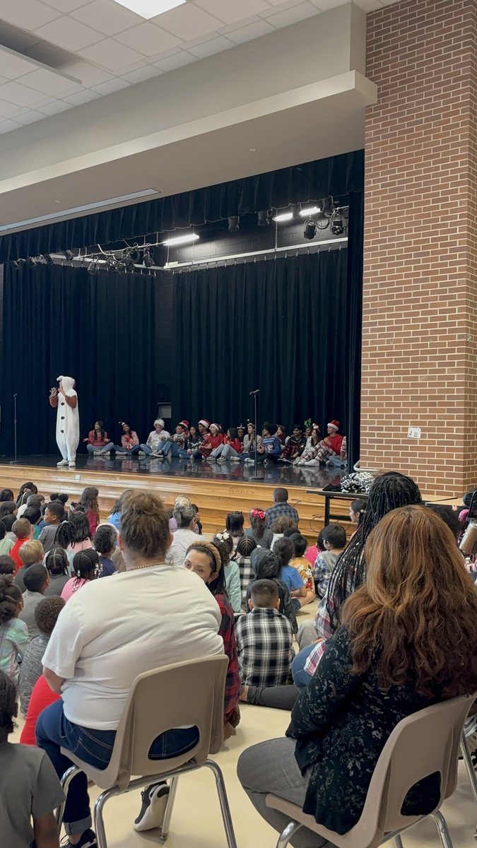 RedDukeMusic's tweet image. It always makes me so proud and happy to see our Shadow Creek Choir at my school, especially former students!! 😍 @ShadowCreekHS @SCsharkchoir