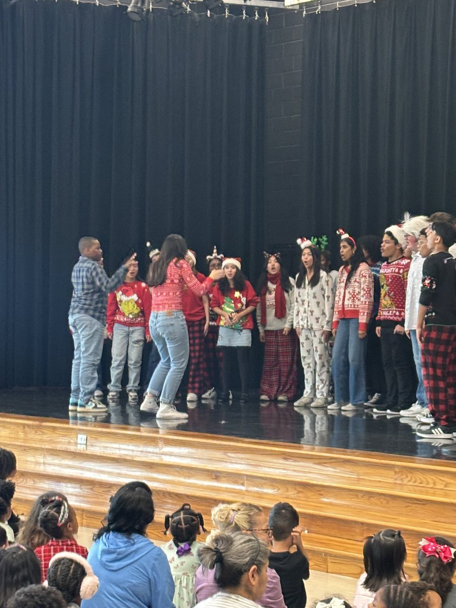 RedDukeMusic's tweet image. It always makes me so proud and happy to see our Shadow Creek Choir at my school, especially former students!! 😍 @ShadowCreekHS @SCsharkchoir