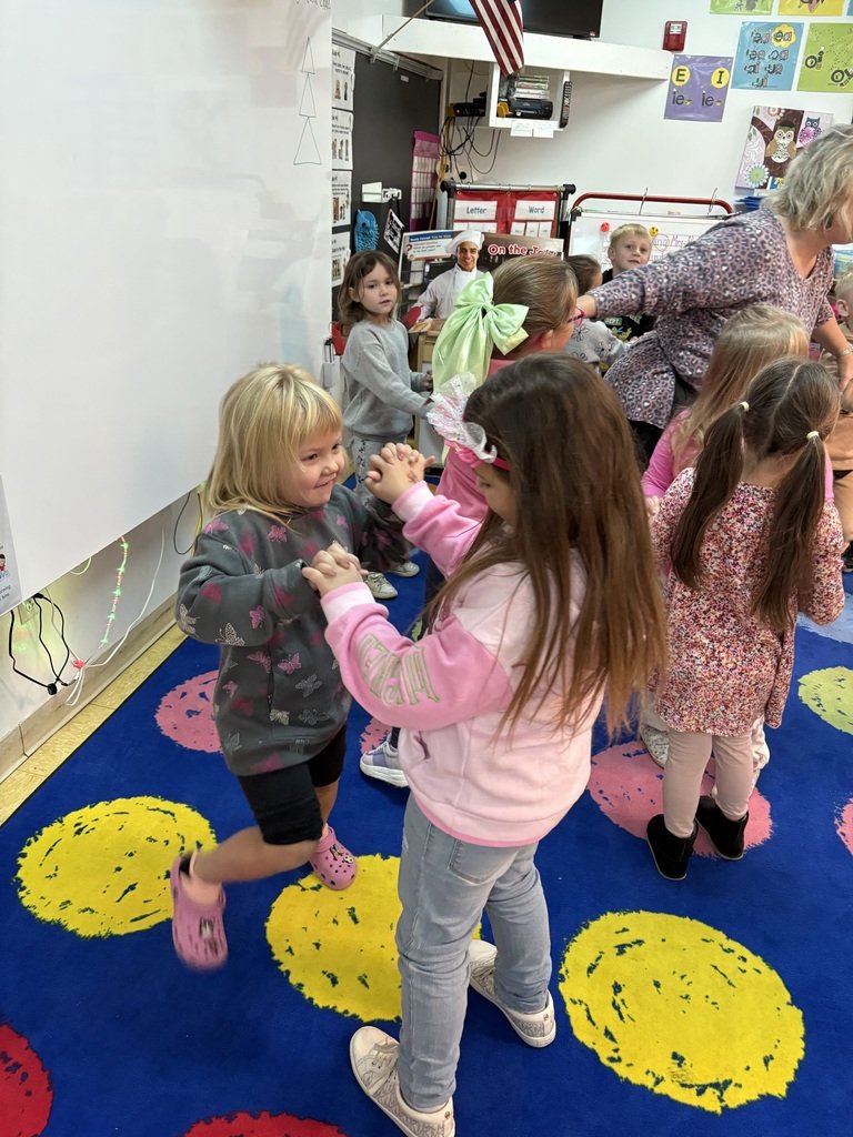 Priority 1 Academic Rigor

Counting by 5s in Kindergarten! Moving and learning in #BulldogNation