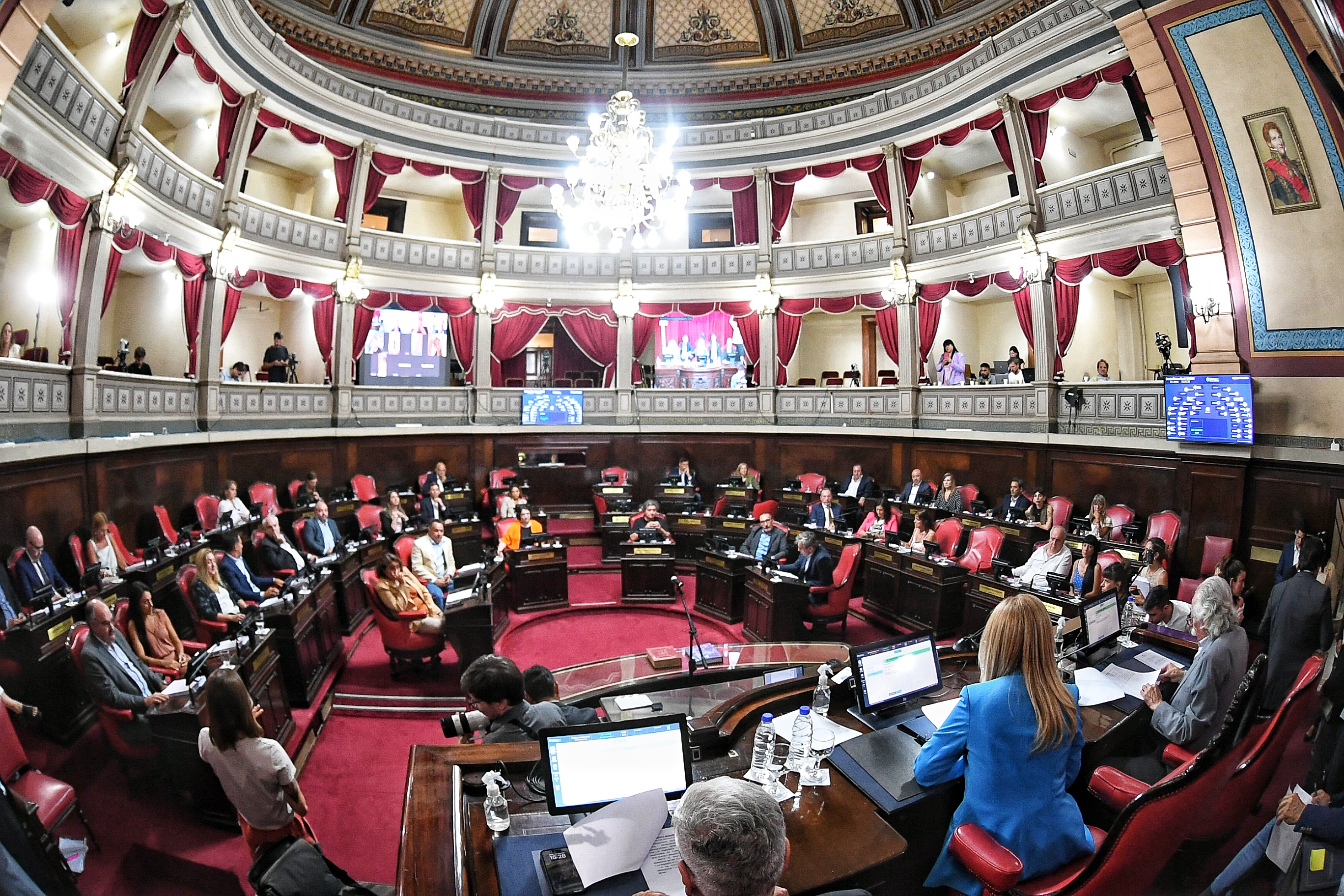 Magario reunió a la oposición y le hizo tres promesas que destrabaron la sesión del Senado bonaerense. 