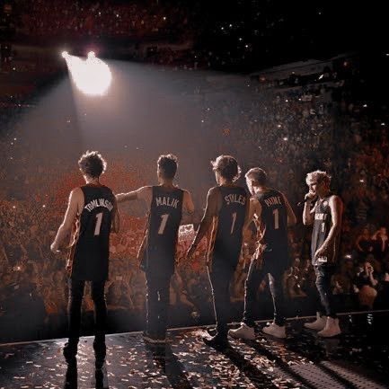 ARMSOFJADE's tweet photo. yes, not attending to any of one direction’s shows is the loss of my life https://t.co/fdLfktytlS