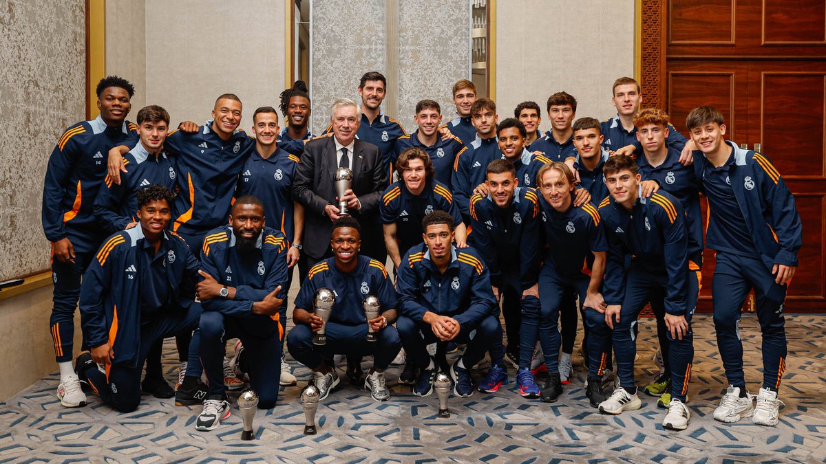 realmadrid's tweet image. 🤍 ¡La plantilla felicita a los ganadores de los Premios #TheBest!