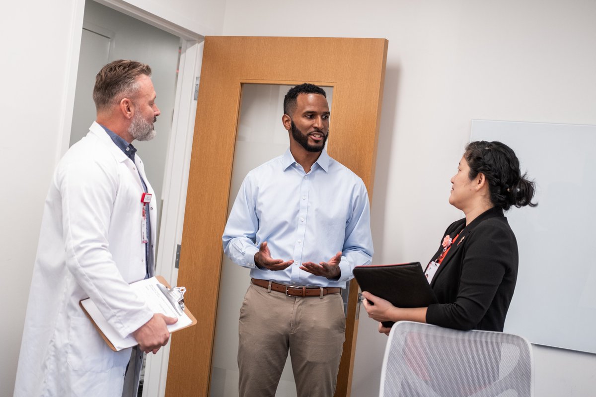M_C_O_L's tweet photo. Advance your healthcare career with the 100% online Master of Healthcare Innovation from @OhioState. Learn to drive change, improve care, and lead with confidence in today’s evolving healthcare landscape—all while balancing your busy life. Apply Today: https://t.co/nXVbtbnKUk https://t.co/V4un22SVzW