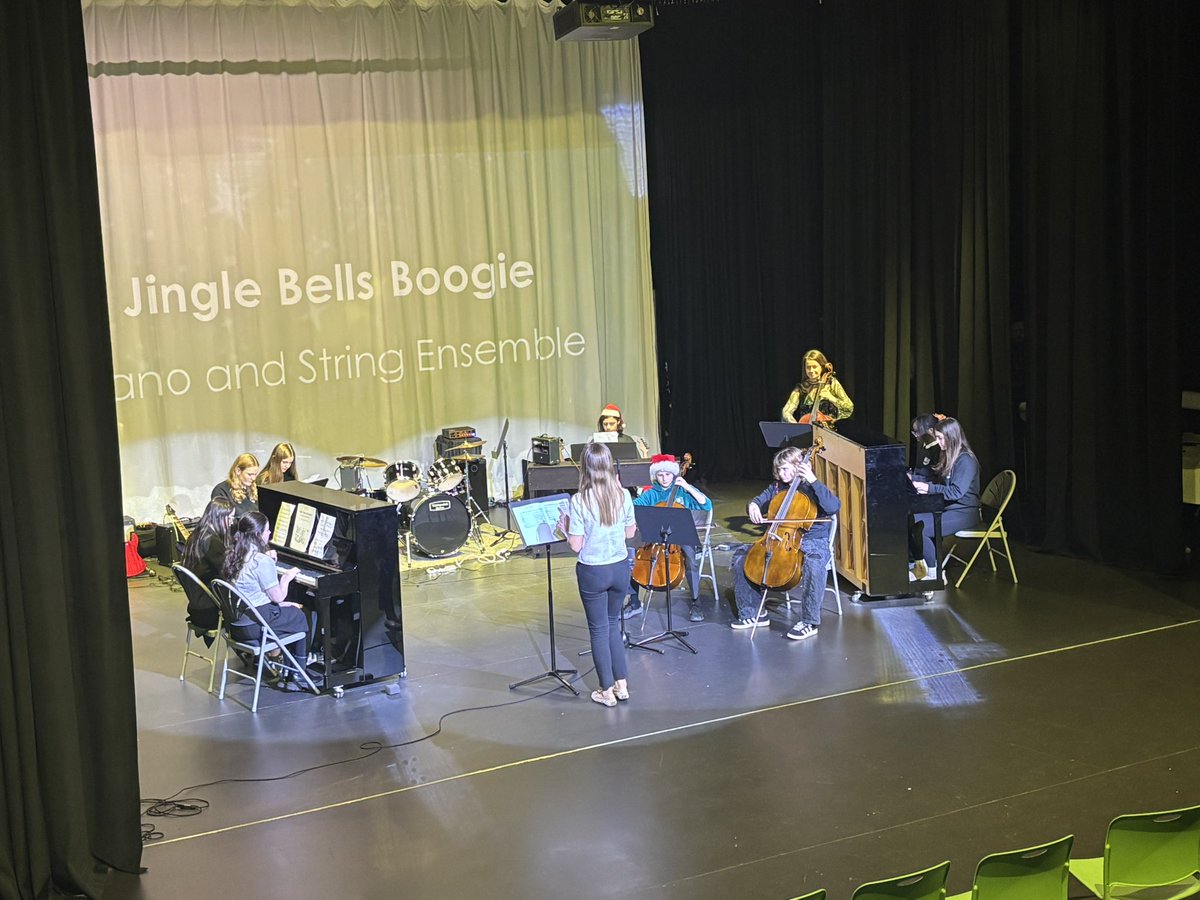 Our first ever live Festive Showcase is putting a smile on everyone’s faces 🤗