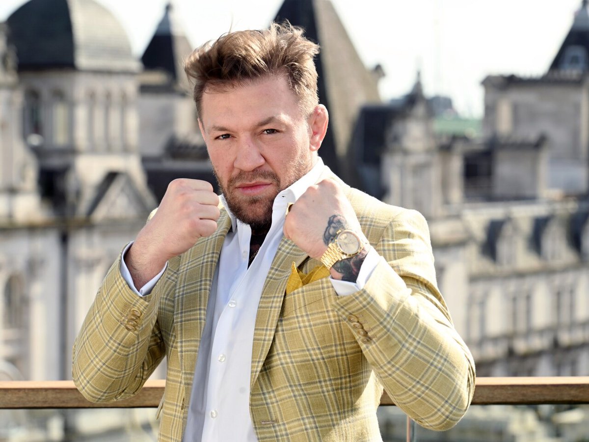 TOPXNews's tweet image. 🚨 Big news in the boxing world! 🥊 Conor McGregor has announced a boxing bout against Logan Paul, set to take place in India! 🇮🇳 If confirmed, this matchup adds to the rising trend of celebrity boxing exhibitions. Who's ready for this showdown? 💥 #McGregorPaul #Boxing #Celebr…