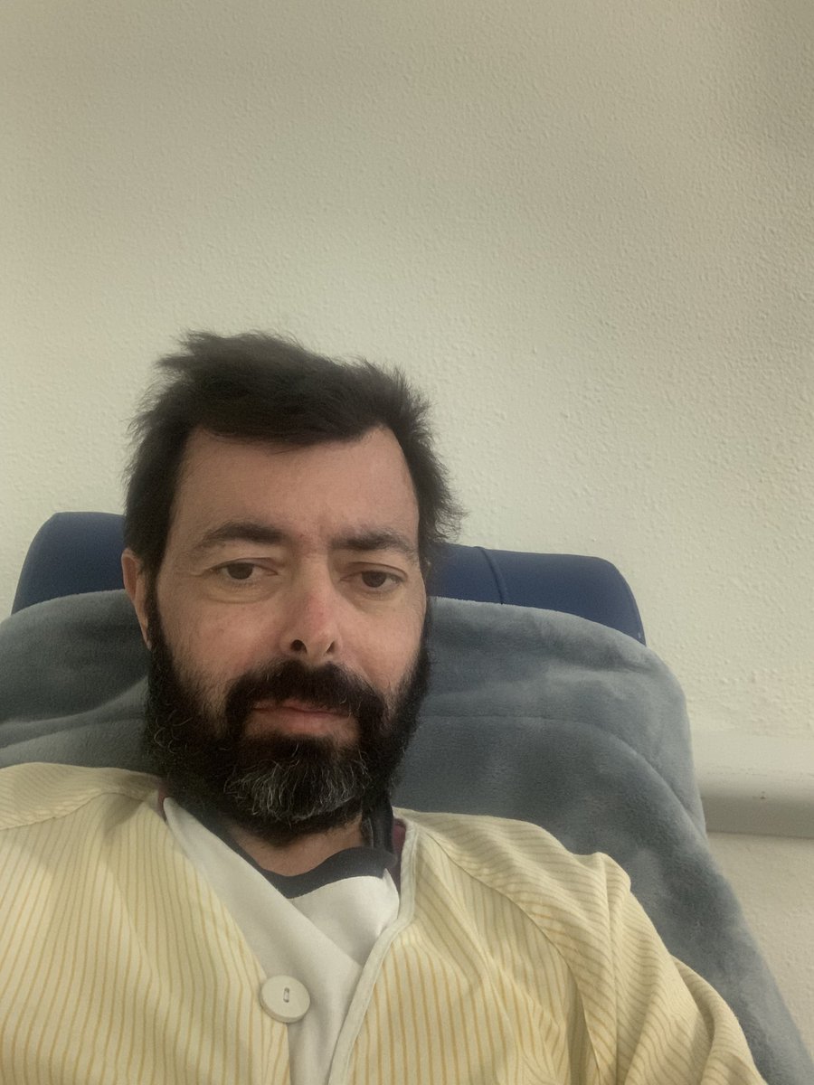 Dos días llevo en el <a href="/HUVMacarena/">Hospital Virgen Macarena</a> , no había manera de salir para adelante. Aquí me van a poner bueno, seguro que si. 

#yomecuro #saberquesepuede