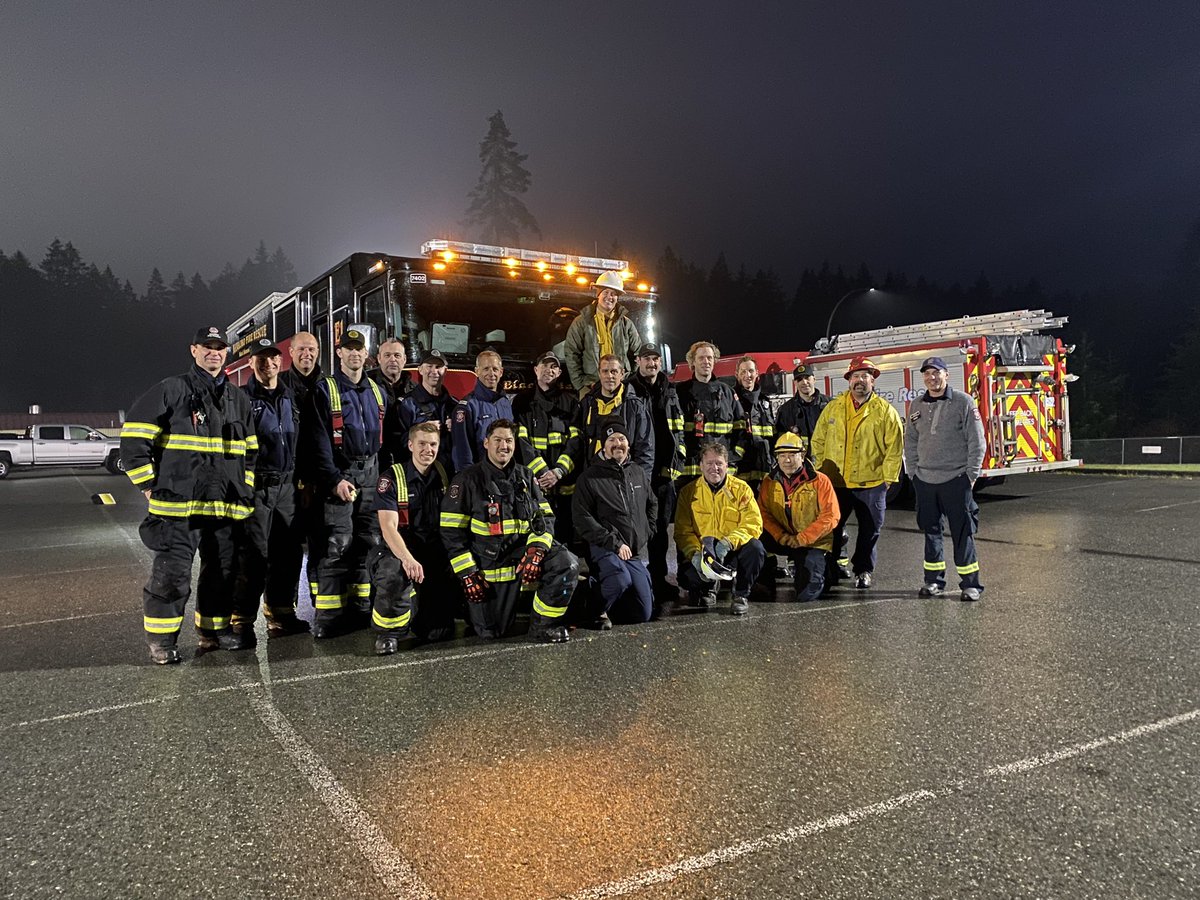 NanaimoFire's tweet photo. Day 2 of our Wildfire training is happening in and around Nanaimo today.  We are lucky to have IAFF instructors from BC, Alberta and Southern California to teach us the best practices when Wildfire comes to an urban interface. @cityofnanaimo @IAFF905 https://t.co/p8zpLzILIB