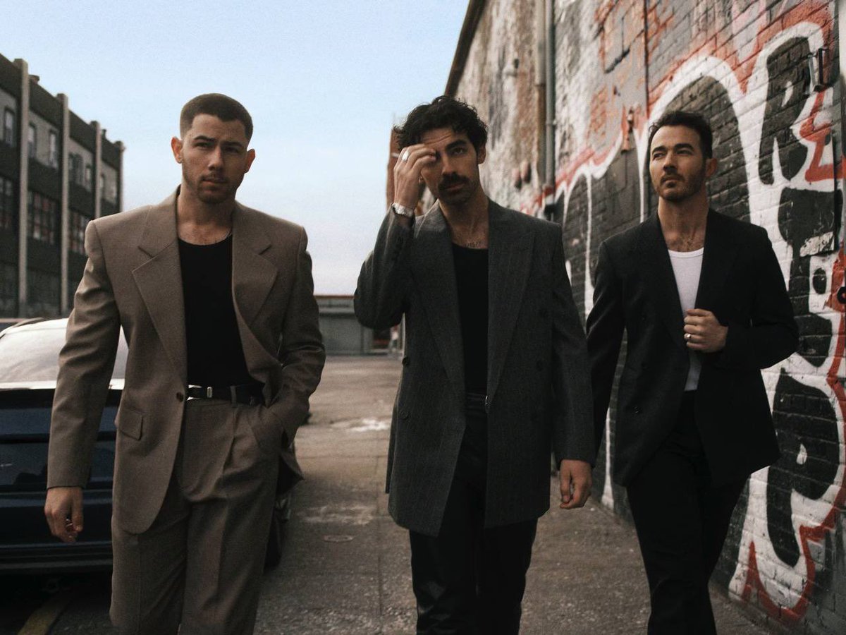 Jonas Brothers tweet media