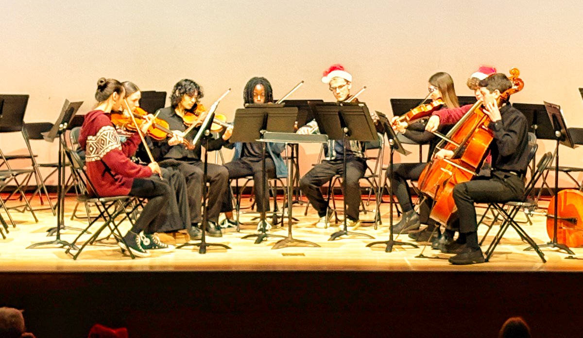 The Baker High School Orchestra, Chamber Strings, and Chamber Band traveled to the Everson Museum of Art on Thursday to perform during their annual Festival of Trees and Light. Each group performed wonderfully! Go Bees!
