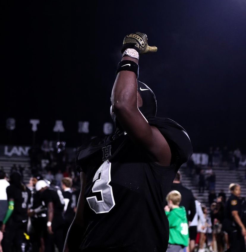 hudl.com/v/2RHrH5
Recruitment 100% open🔥

O- stats

Rushing
78 carr, 670 yards, 8.5 yards 
per carry, 5 TDs

Receiving
11 receptions, 150 yards

Return Yards
142 yards

APY 
 980 yards
 
D- stats

40 TkLs 

 2 Interceptions
             
(PBUs)
5 

TFL / Sack
1