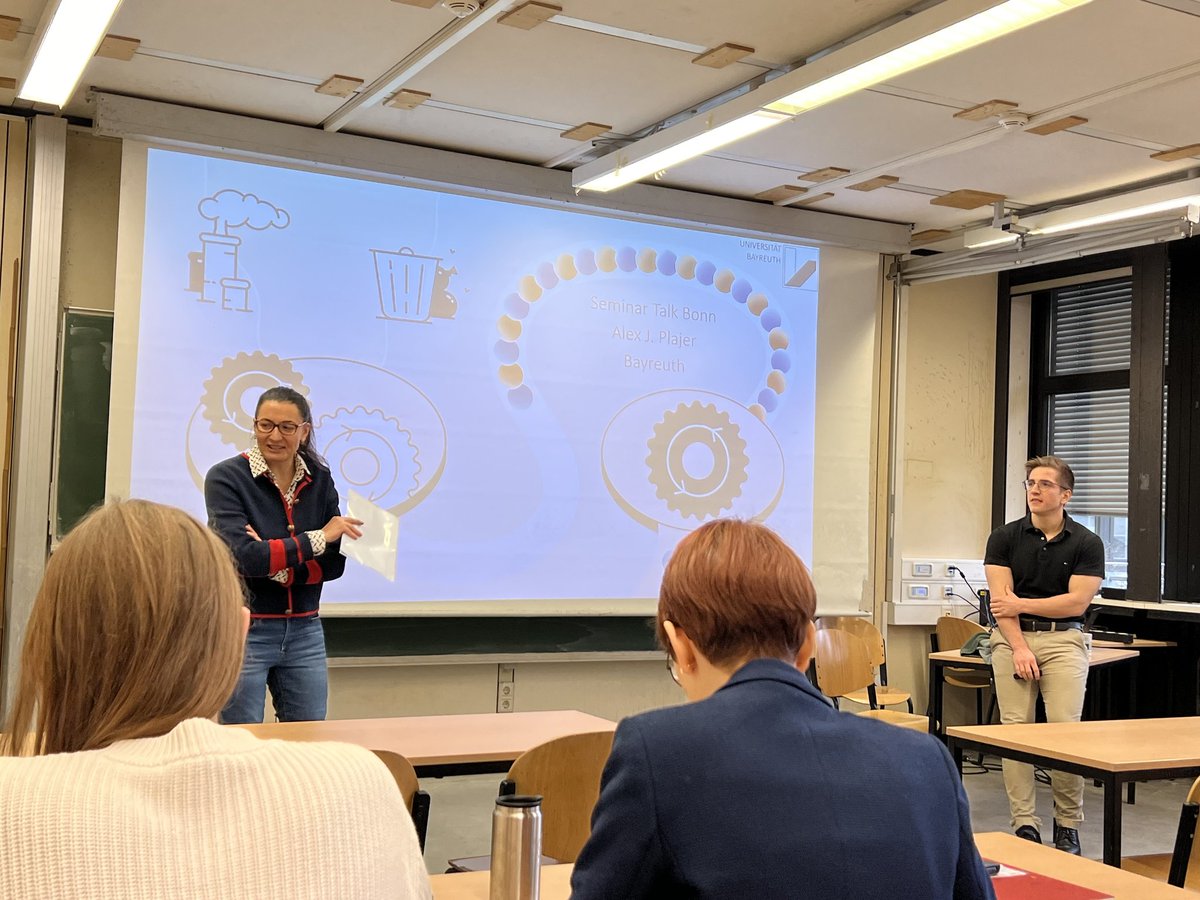 Faiza Khan (@faeexa_khan) on Twitter photo Last talk of the year for the chemists at <a href="/UniBonn/">Rheinische Friedrich-Wilhelms-Universität Bonn</a> by Prof. <a href="/APlajer/">Alex Plajer</a> from <a href="/unibt/">Universität Bayreuth</a> on "Ring opening Terpolymerization"
Two, very young inspiring professors in single frame. Last talk of the year for the chemists at <a href="/UniBonn/">Rheinische Friedrich-Wilhelms-Universität Bonn</a> by Prof. <a href="/APlajer/">Alex Plajer</a> from <a href="/unibt/">Universität Bayreuth</a> on "Ring opening Terpolymerization"
Two, very young inspiring professors in single frame.