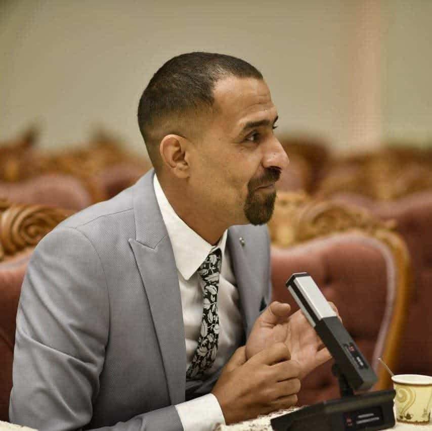 اعتقال الأخ الناشط في #تشرين من قِبل الامن الوطني بدعوة التحريض على عدم الألتزام بالقوانين بسبب برنامج #قرقزه الذي كان يعدهُ سابقاً ينتقد فيه إداء بعض مؤسسات الدولة وأيضاً موضوع التكاتك  
الى متى تكميم الأفواه هذا ياحكومة الأطار !

#الحريه_للأخ_حسين_صبري.