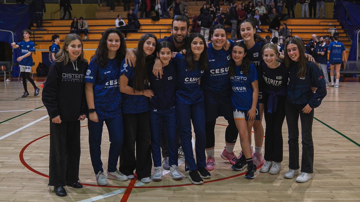 DistritOlimpico's tweet photo. 💙La #FamiliaDO más unida que nunca

📸 Ya están disponibles las fotos del fin de semana en nuestro Flickr

🔗 https://t.co/ljq0H3LYwu

#FamiliaDO #CanteraDO #Flickr https://t.co/4T42jzX8EH