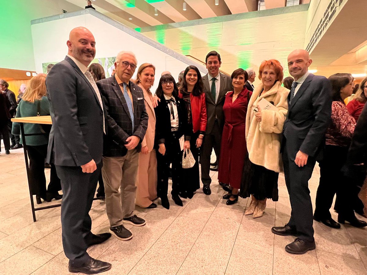 EstherCalvodeM's tweet image. Enhorabuena a los premiados en los Premios #PAM2024 por su contribución a la innovación en medicamentos y a los distinguidos con las #MedallasCGCOF de la profesión farmacéutica por su compromiso con el progreso de la Farmacia. ¡Gracias por vuestra gran labor💚!