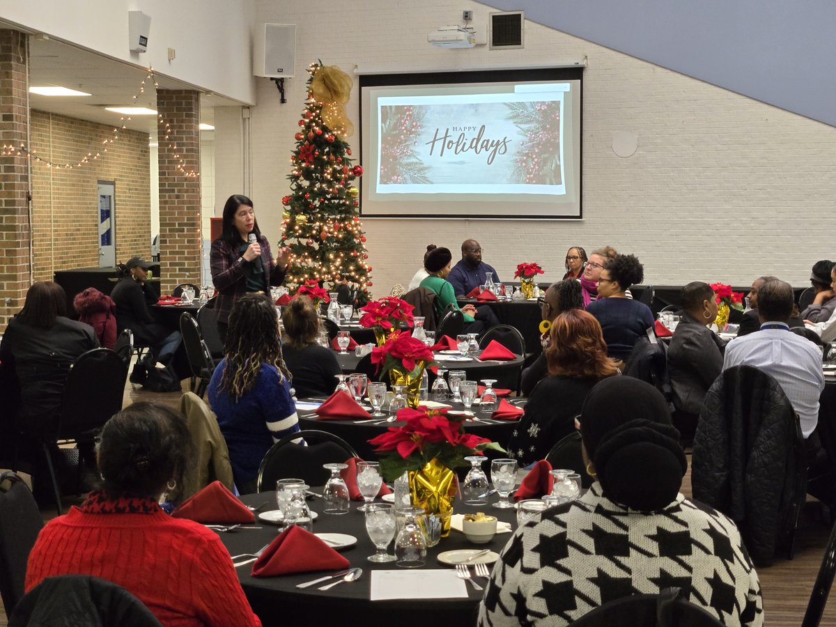 Detroitk12's tweet photo. 🎉 Today, we celebrated our amazing partners at the Partner's Holiday Luncheon at Breithaupt Career &amp; Tech Center! 🙌 Huge THANK YOU to all our partners for supporting our students! Special thanks to our students for the beautiful decorations &amp; delicious food! #RiseUp #DPSCDProud https://t.co/a400QkSHGR