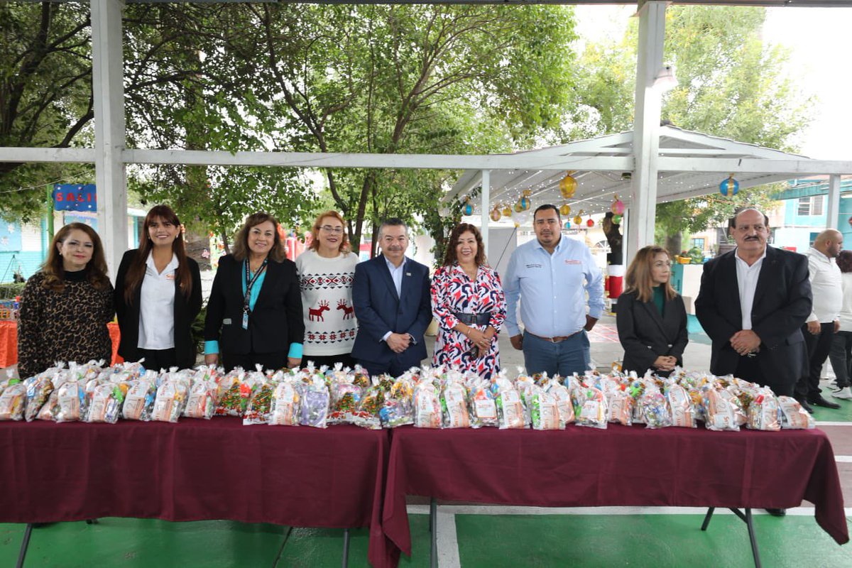 #TodosSomosUno🙋‍♂️
#UnoSomosTodos🙋‍♀️

El Secretario General de la #Sección21🟠 Mtro. José Francisco Martínez Calderón, acompañado de los integrantes de la Directiva Sindical la Profra. Silvia Hernández Aguilar y William Pierr de la Cruz Reyes,