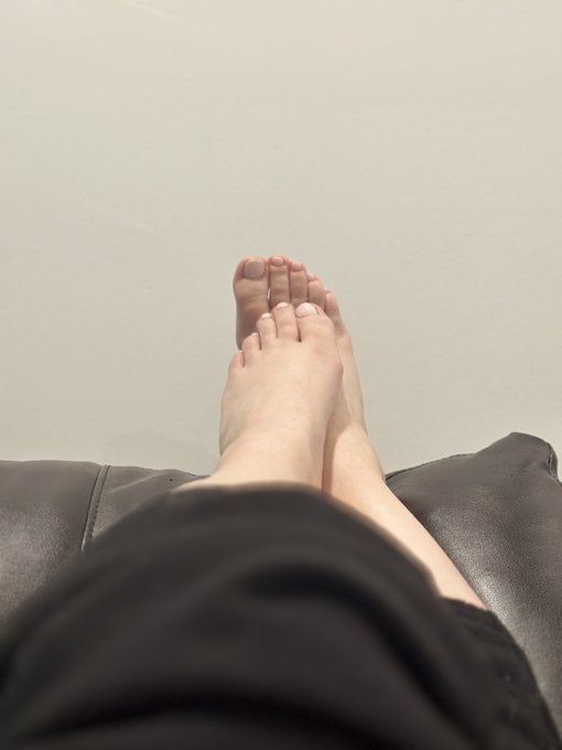 𝕏 Miss Maiya 𝕏 - 3 pic. #feetpics ? Anyone? Head over to my OF FOR A FREE PHOTO DUMP! https://t.co/iwuzFl0jsp Every day until Christmas, I will be posting a ton of photos that never seen the Internet! Custom stuff upon request always available😉😘 Merry Xmas! #feetworshi̇p #toes #fetlife #Bitcoin #OF https://t.co/hJAmcjxN3g