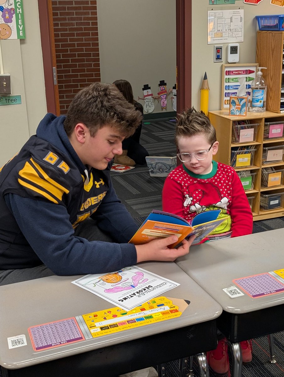 Coach_TG_'s tweet image. Thank You to the Teachers and Staff at Verner Elementary for letting the Raider Book Buddies come in today! Great students and teachers🤝🏴‍☠️ #RaiderFamily #RaiderFootball