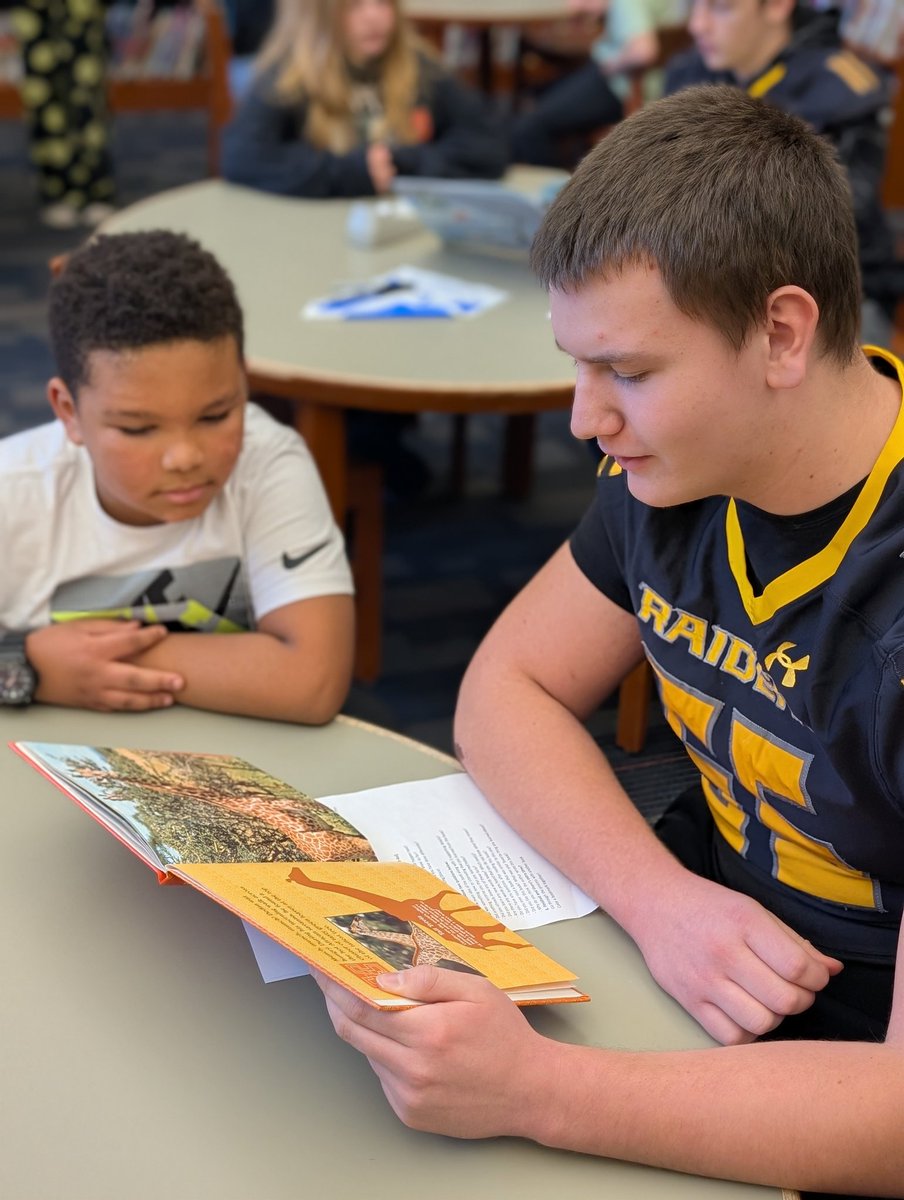 Coach_TG_'s tweet image. Thank You to the Teachers and Staff at Verner Elementary for letting the Raider Book Buddies come in today! Great students and teachers🤝🏴‍☠️ #RaiderFamily #RaiderFootball