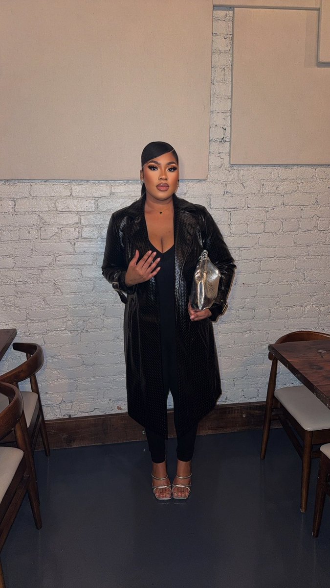 Extra_Glamour's tweet photo. Fire alarm 🚨 #bossbabe https://t.co/bsugZKDFdQ