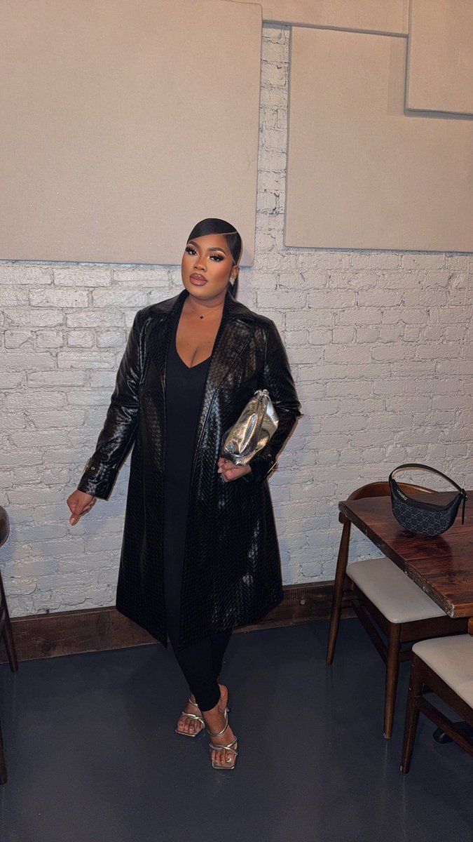 Extra_Glamour's tweet photo. Fire alarm 🚨 #bossbabe https://t.co/bsugZKDFdQ