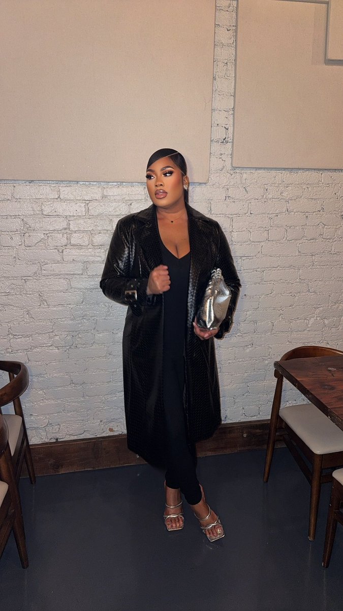 Extra_Glamour's tweet photo. Fire alarm 🚨 #bossbabe https://t.co/bsugZKDFdQ