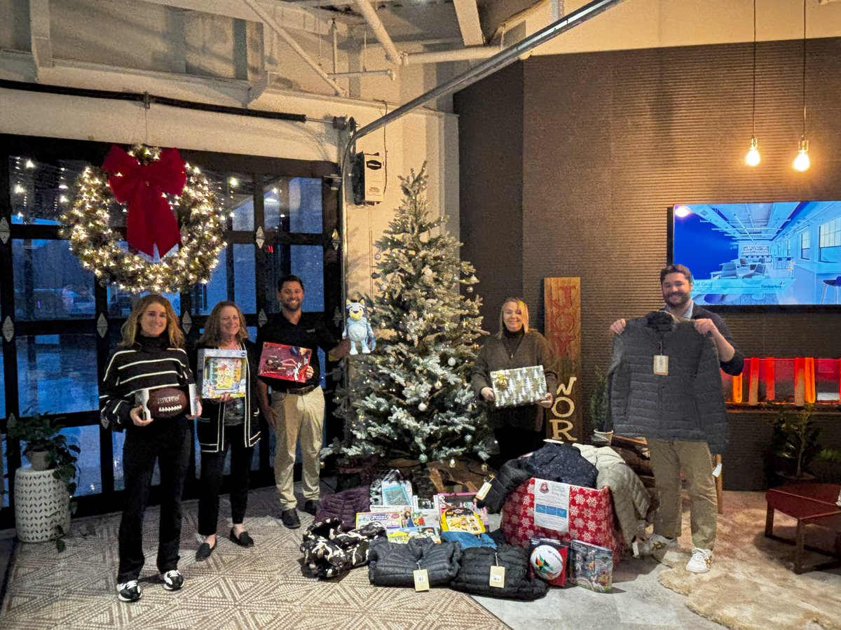 Timberline_Comm's tweet image. Timberline is honored to continue supporting our long-standing client, The Dimock Center, through their annual Holiday Drive. This year, our employees donated daily essentials, winter clothing, toys &amp;amp; gift cards to benefit children and families in need this holiday season.