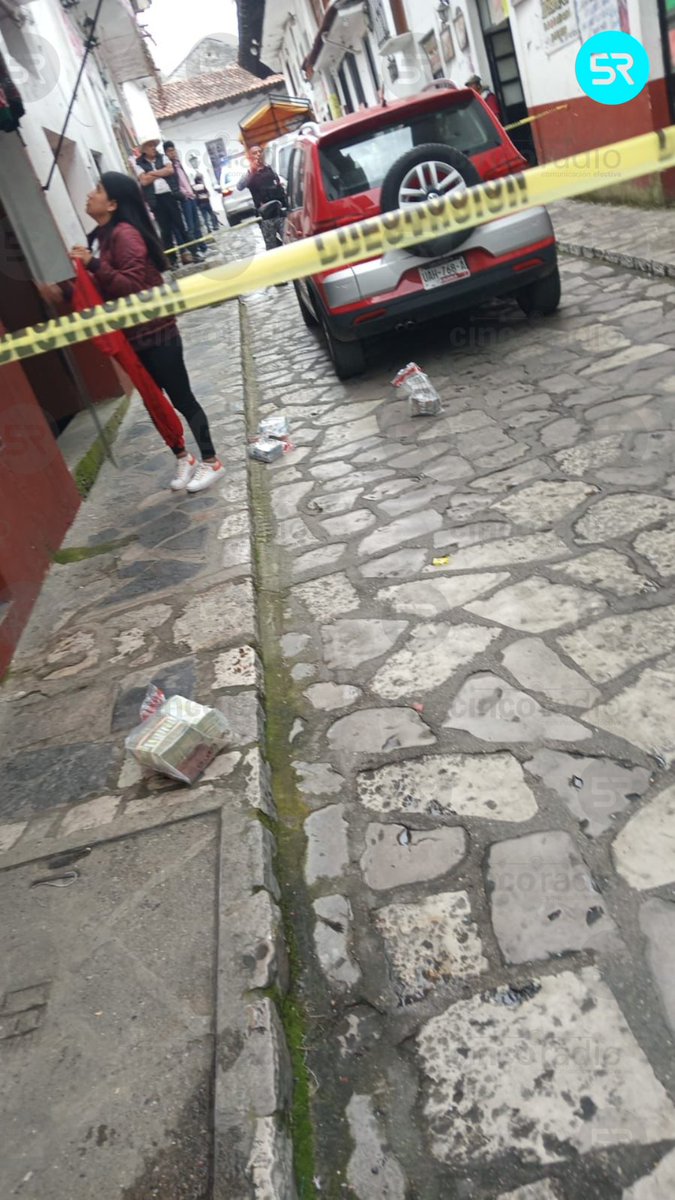 laredcincoradio's tweet photo. 🚨 || ¡Asalto en Cuetzalan! El banco de la asociación Tosepan, dedicada al ahorro y préstamos, fue víctima de un robo.
🔍 Se reporta un presunto responsable detenido. Autoridades ya investigan.
#Cuetzalan #Seguridad #Asalto #Tosepan https://t.co/2YWxmscMNu