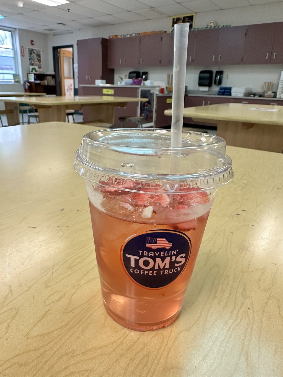 Thank you Mrs. Kaufmann and Mr. Argeropoulos for this wonderful treat! <a href="/newsearles1/">New Searles Elementary</a> <a href="/ArgeropoulosNH/">Peter Argeropoulos</a> <a href="/NASHUASCHOOLS/">NashuaSchools</a> <a href="/mariojandrade/">Mario J. Andrade</a> #OneNashua #Nashuaproud