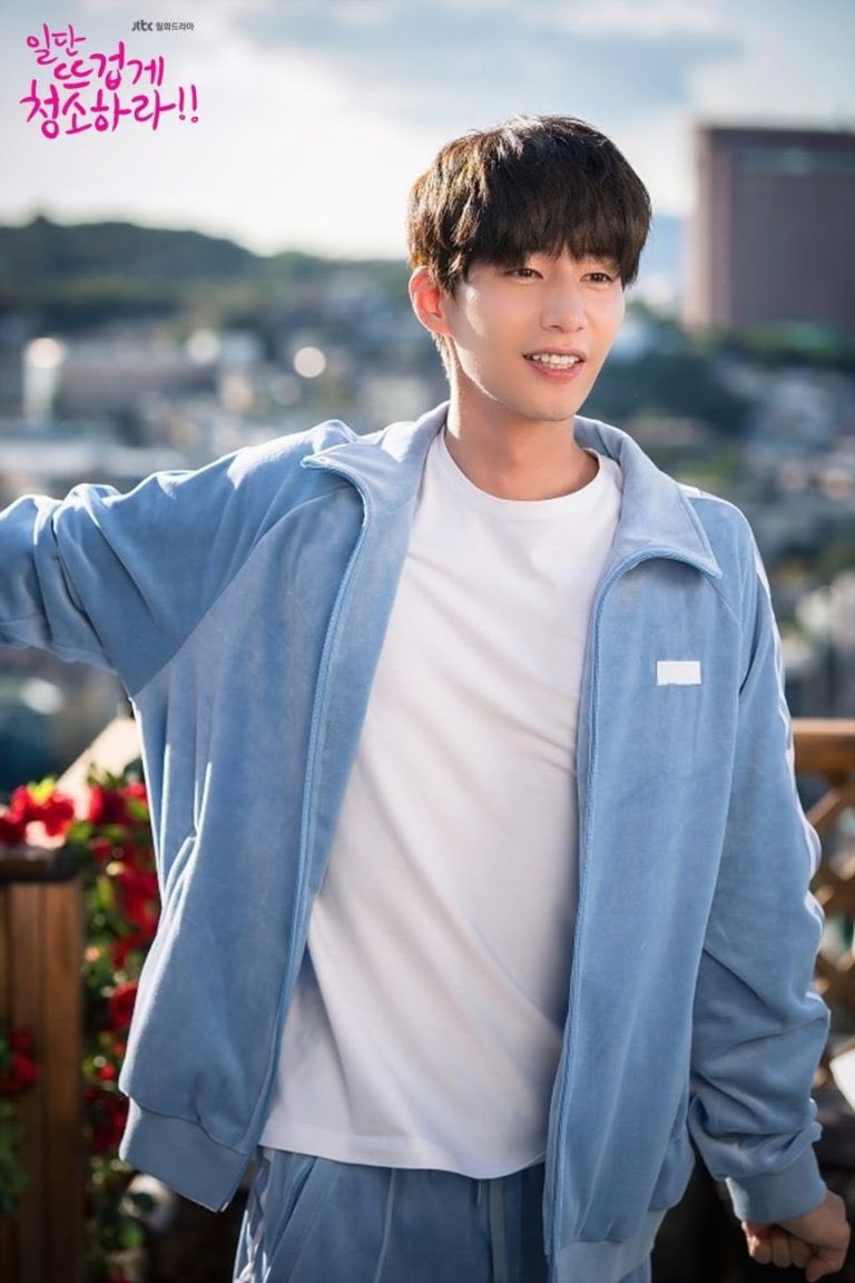 adrysukii's tweet photo. On regarde #CleanWithPassion avec les enfants,
Et je me rends compte que 2 des acteurs secondaires sont décédés c’est tellement triste…

Cha InHa en 2019 (qui joue un des employé de la société de nettoyage)
Et Song JaeRim qui nous a quitté le mois passé (qui joue le voisin)
😔🕊️ https://t.co/339mzta3z3