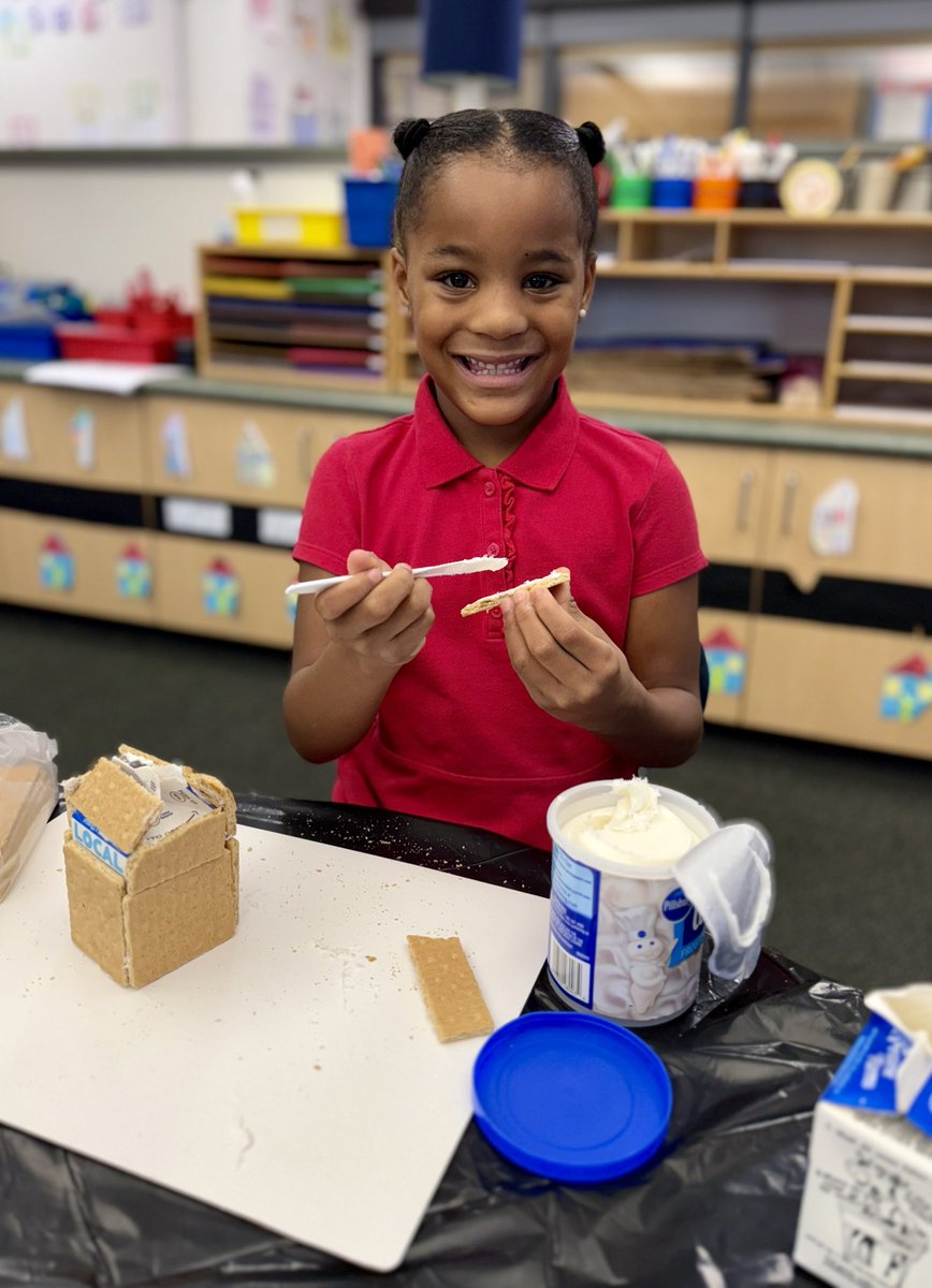It’s almost winter break, and we’re bursting with festive cheer! From reindeer footprint art and constructing candy houses to Mrs. Gingerbread’s visit, crafting holiday gratitude cards, rehearsing for One Candle, and so much more, there’s no shortage of creativity and joy! ✨❄️