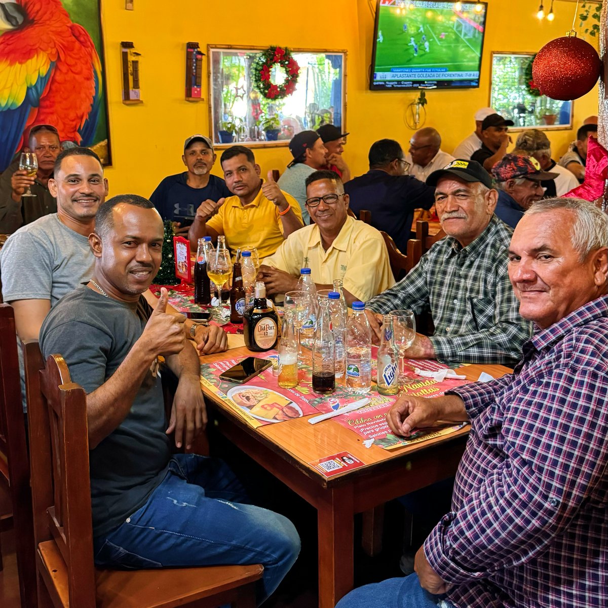 tomasarest's tweet photo. Bailamos y celebramos junto a Gerempro en su Fiesta Navideña🥂 ¡Gracias por confiar en nosotros!🎉

✍🏻Recuerda que 𝗦𝗲𝗴𝘂𝗶𝗺𝗼𝘀 𝗮𝗴𝗲𝗻𝗱𝗮𝗻𝗱𝗼 𝘁𝘂𝘀 𝗳𝗶𝗲𝘀𝘁𝗮𝘀 al 04148576215

#PZO #PuertoOrdaz #SanFelix #Upata #CiudadBolivar #Bolivar #AltaVista #Unare #CiudadGuayana https://t.co/FS8easzxnX