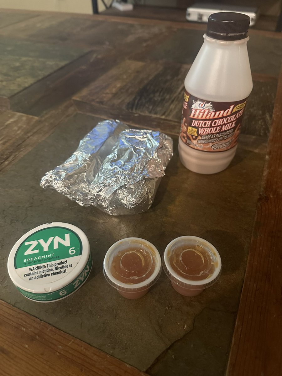 TylerHolli96672's tweet photo. An Alpha’s breakfast. Hiland Chocolate reminds me of breakfast after 5am Football practice as a youngin. #fucksquids https://t.co/guzXdgHpS4