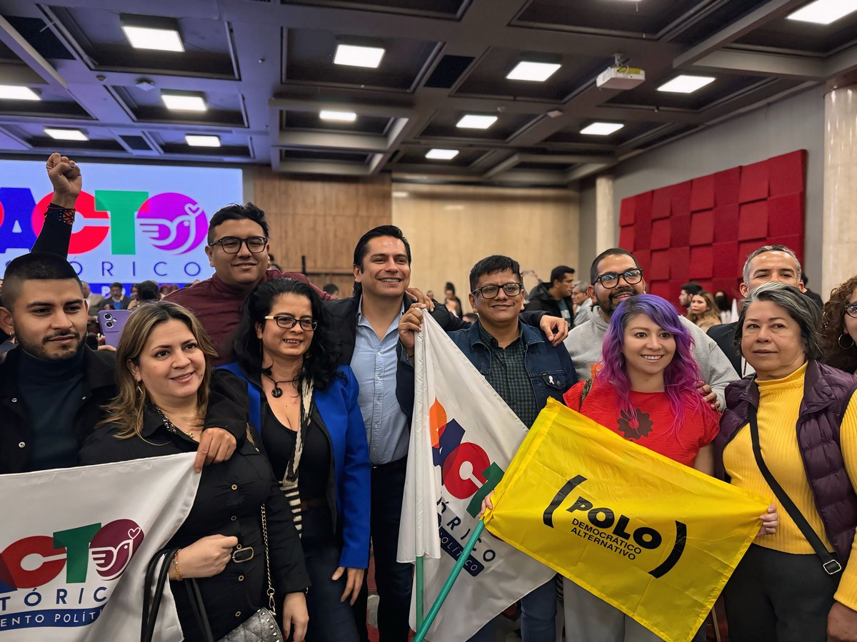 eravelasco's tweet photo. Junto a la concejala @QuenaRibadeneir y el líder social @miguel_angel78 hemos constituido PACTEMOS, nuestra tendencia dentro del Polo Democrático. Hoy acudimos con entusiasmo a celebrar y construir este nuevo movimiento unitario, que será la punta de lanza de la transformación política y social del país. 

Somos PACTEMOS, somos Pacto Histórico. 

@Pais_Plural @CSumarte