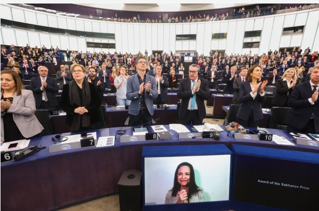 Queremos felicitar a nuestro presidente electo <a href="/EdmundoGU/">Edmundo González</a> y a la líder de las fuerzas democráticas <a href="/MariaCorinaYA/">María Corina Machado</a> , por recibir el Premio Sájarov a la Libertad de Conciencia 2024.

La entrega de este galardón es un merecido reconocimiento a la  incansable lucha de los venezolanos