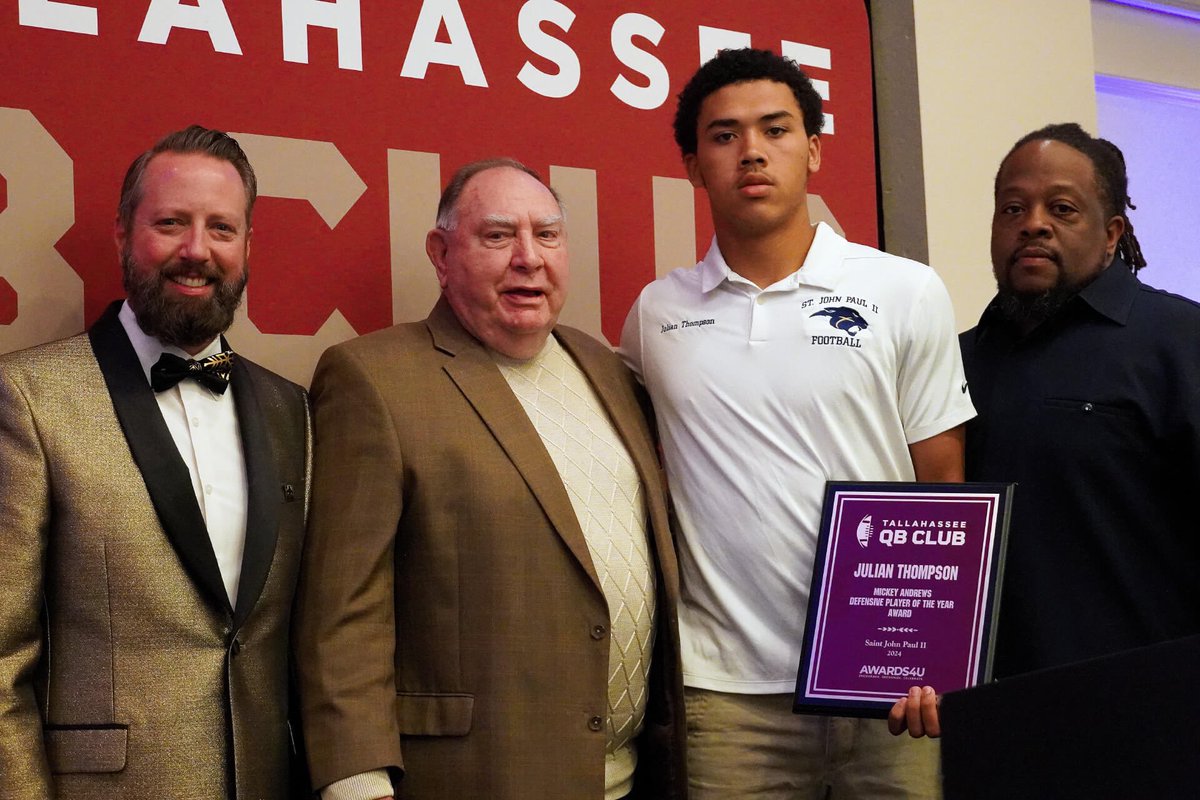 Mickey Andrews Defensive Player of the Year
Julian Thompson
- 130 tackles  
- 32 sacks (ranking #1 in Florida and #2 nationally)  
- 52 tackles for loss  
- 3 forced fumbles
