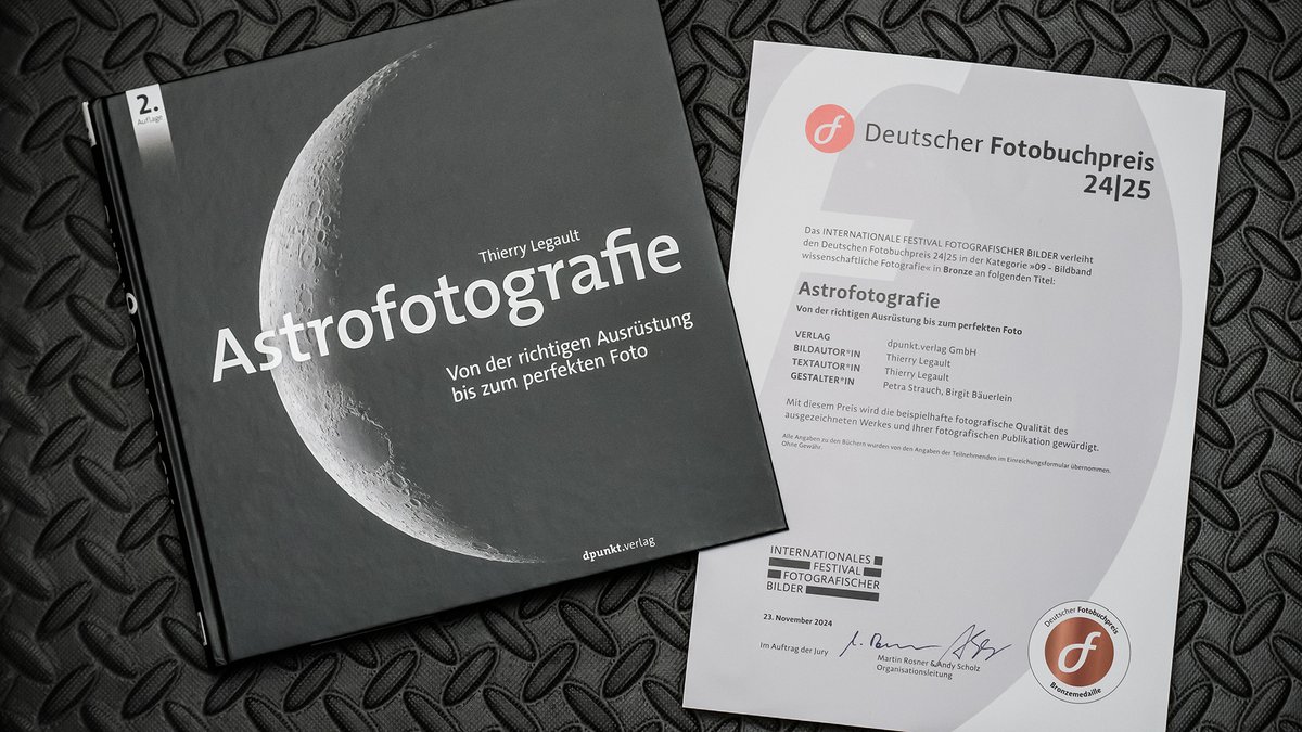 ThierryLegault's tweet image. I got Bronze medal at the 24/25 German Photo Book Prize! 馃ぉ
&lt;&lt;This award recognizes the exemplary photographic quality of the award-winning work &gt;&gt;
Many thanks to dpunkt Verlag 馃
Or course, the original French 4th edition is also available in all bookstores! 馃槈