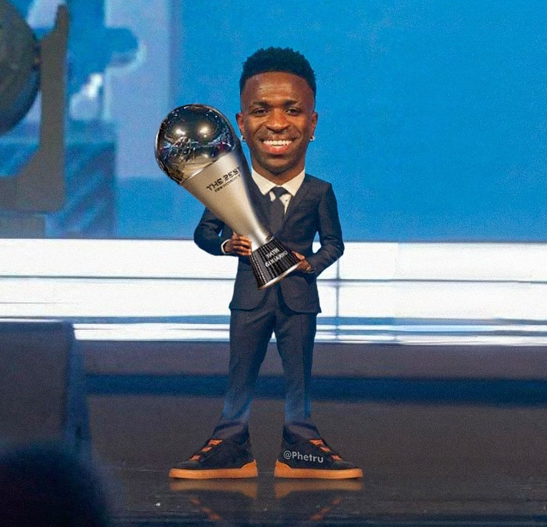 Te has cruzado con el mini Vinícius Jr de la suerte.

Dale RT para que siga triunfando en el Real Madrid 🤍