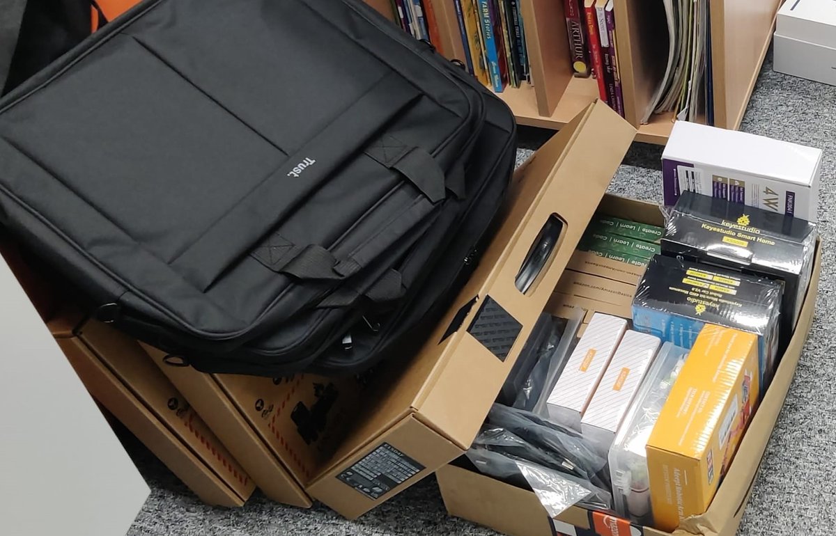 CoderDojoEnnis's tweet image. Christmas came early for our club and we received laptops, electronics and robotic kits for the kids to try in the New Year. These were gratefully bought with grant funds received from #LCETB. Limerick & Clare Education & Training Board.