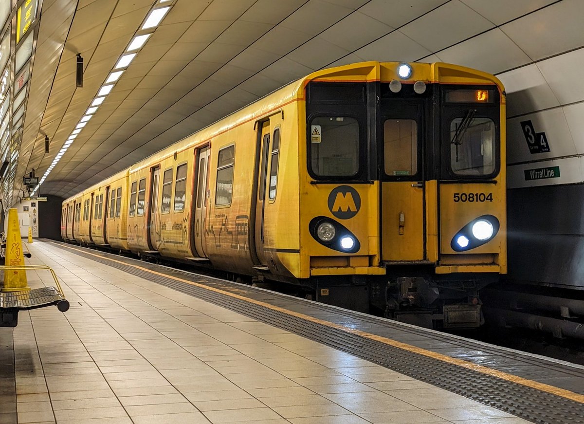 DownOnTheStour's tweet photo. Year In Review 2024: January โจ
January was a month of endings with the end of the Class 508s, 56081 going for rebuilding and the end of the 319s ๐
But we saw a new beginning with the arrival of 93001 ๐ฎ
#yearinreview #class508 #class56 #class93 #class319 #scrap #newtrains https://t.co/ynClQ9AiI9