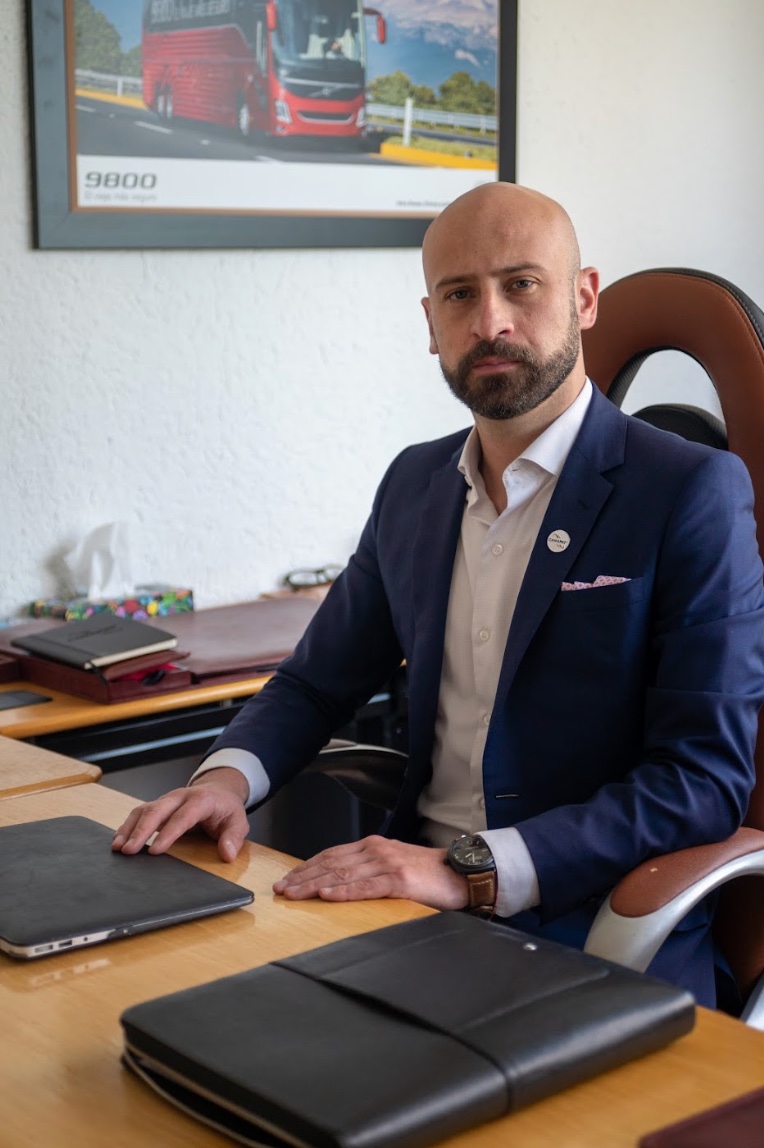 🌟 Al cerrar este año reflexionamos sobre la gran responsabilidad de transportar diariamente a miles de familias, sueños y esperanzas. El transporte formal es el motor de la movilidad y bienestar de millones de mexicanos que confían en nosotros para llegar seguras y seguros. 🚍💙