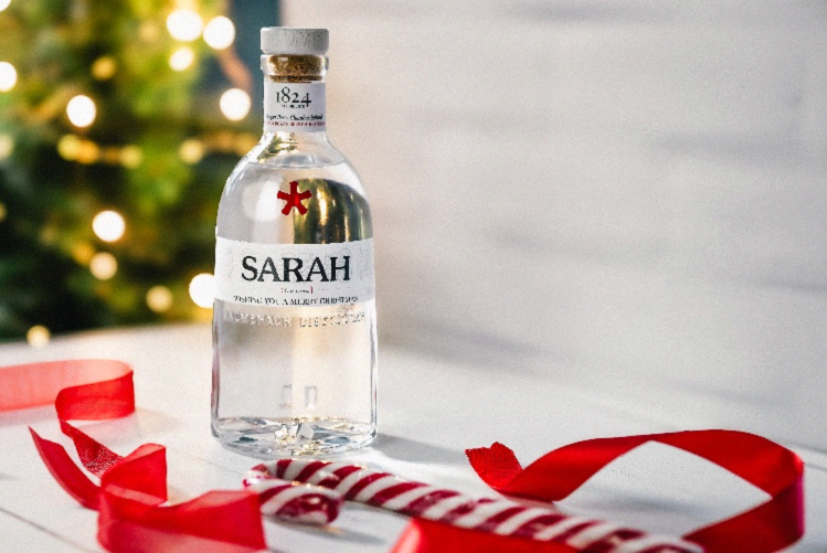 rugby_rep's tweet image. Gift the gin lover in your life a personalised bottle of Caorunn this Christmas ... @CaorunnGin  ... now live @ rugbyrep.com ! #caorunngin #ad #christmas