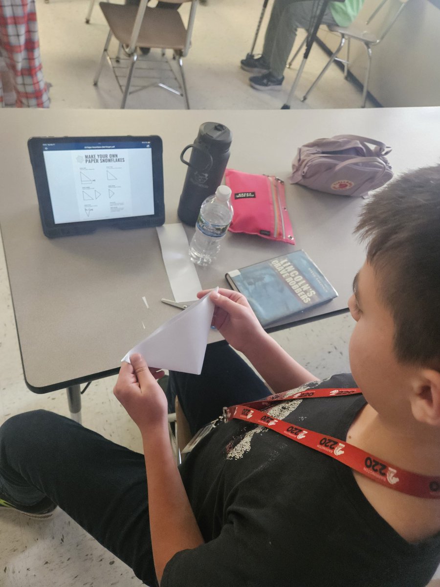 It's a little winter fun for our bell ringer today. Can my ss follow directions??? Will they make the perfect snowflake??? <a href="/Prairie220/">BMS Prairie Campus</a> <a href="/barrington220/">Barrington 220</a>