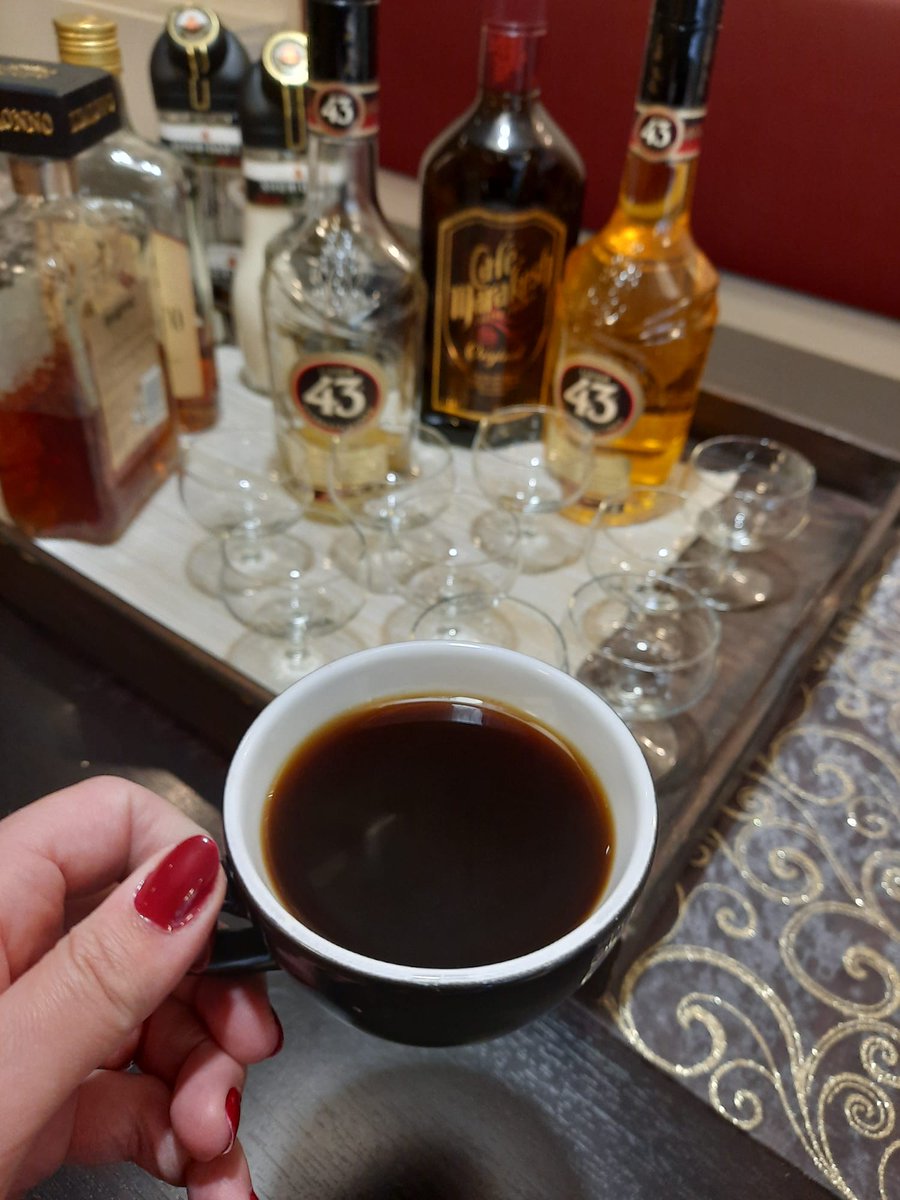 Vieth_Haarmode's tweet photo. KERSTSFEER | Het is bijna Kerst, en dat merk je in de salon! Geniet van een gezellig sfeertje en lekkers bij de koffie. 😉🎄✨
𝗕𝗲𝗹 𝗼𝗳 𝗯𝗼𝗲𝗸 𝗼𝗻𝗹𝗶𝗻𝗲 𝗱𝗲 𝗹𝗮𝗮𝘁𝘀𝘁𝗲 𝗽𝗹𝗲𝗸𝗷𝗲𝘀 𝘃𝗼𝗼𝗿 𝗞𝗲𝗿𝘀𝘁:

☎️ 0523-265604
📲 https://t.co/6L57ZvkCMU
📍 Hardenberg https://t.co/wxrDakiDXl