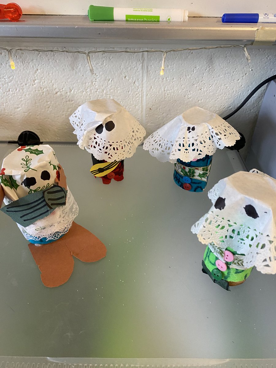 msjcthomas's tweet image. Mummers Day in Grade 1! @MsYoungsClass3 @RenniesRiver @NLSchoolsCA @MummersFestival