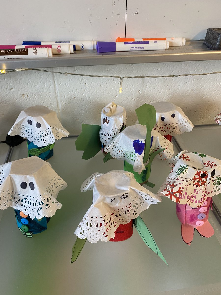 msjcthomas's tweet image. Mummers Day in Grade 1! @MsYoungsClass3 @RenniesRiver @NLSchoolsCA @MummersFestival