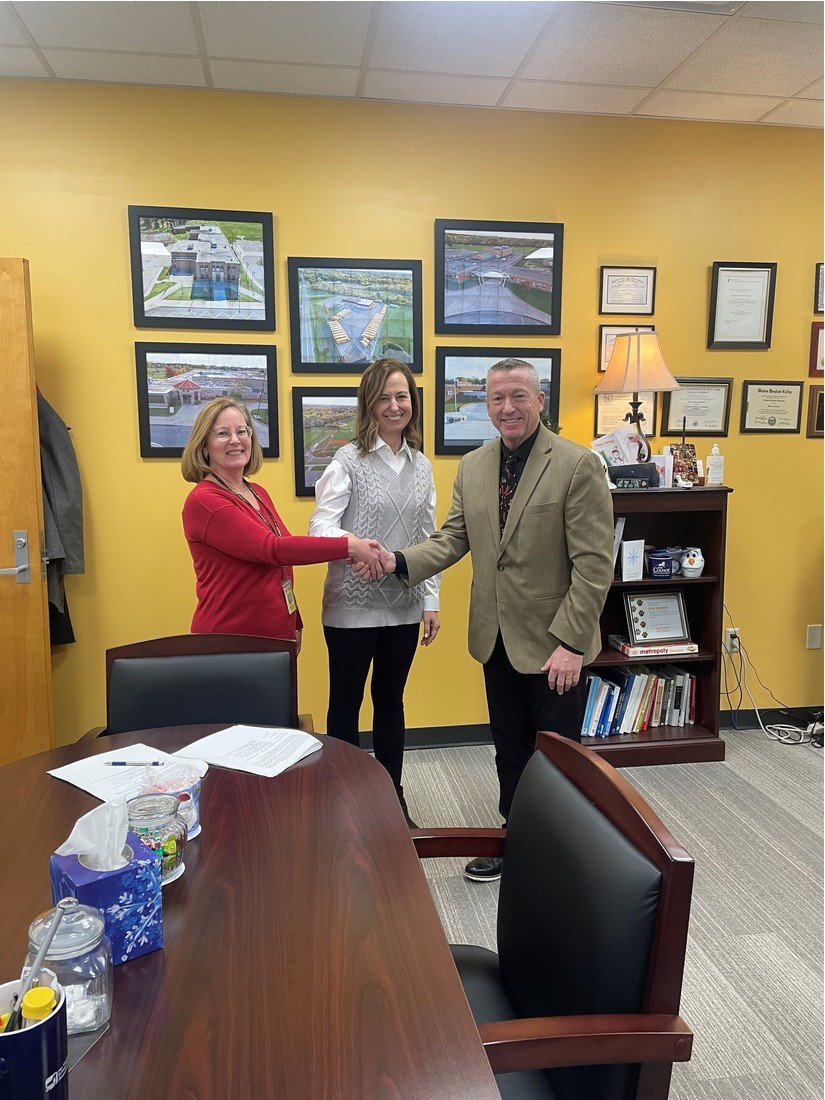 gene_mancuso's tweet image. We have successfully signed the new secretarial contract, a significant milestone for our organization. The dedication and hard work put forth by all parties involved in this process has been truly commendable. #WEareHFL